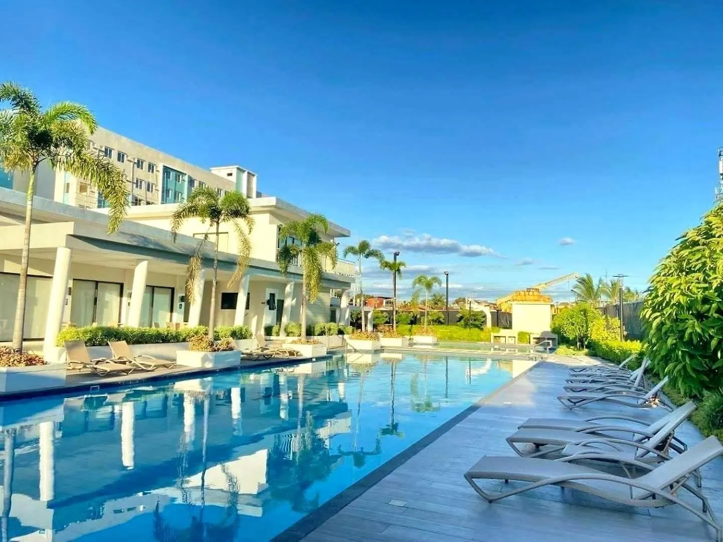 アパートホテル 2Br Condo With Free Pool Access And Wifi ダバオ　シティ フィリピン